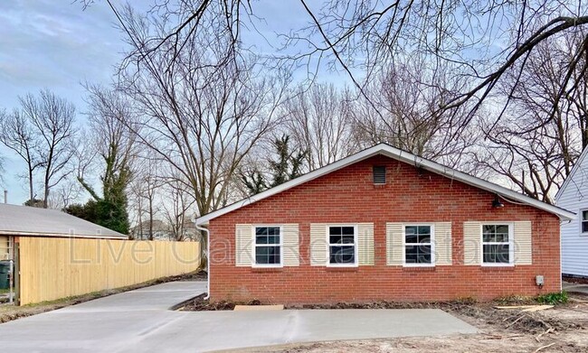 property at 9422 Peachtree St