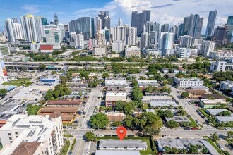 900 SW 5th Ave in Miami, FL - Building Photo - Building Photo