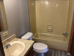 1528 Apache Dr in Marion, IA - Building Photo - Building Photo