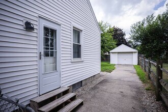 2206 Portsmouth Ave in Toledo, OH - Building Photo - Building Photo