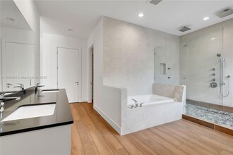 429 SW 23rd Rd in Miami, FL - Building Photo - Building Photo