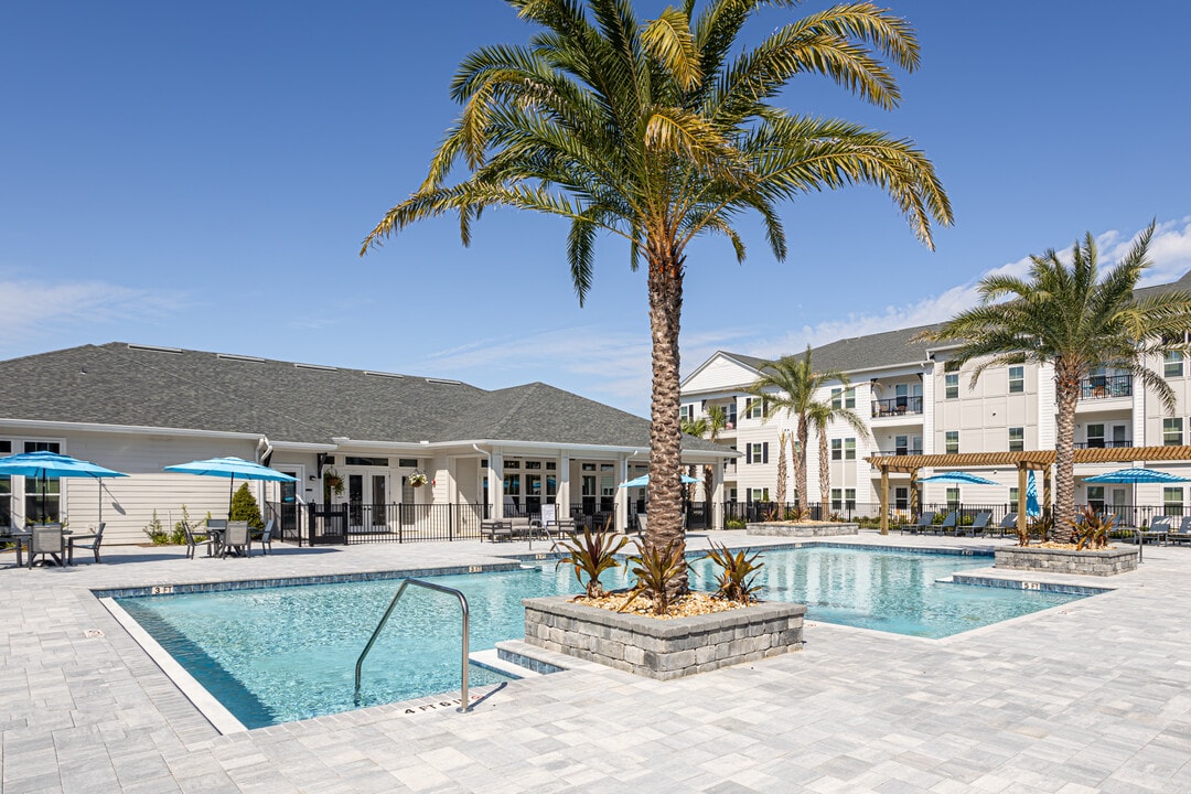 Azalea Bay Apartments in Gulf Breeze, FL - Building Photo