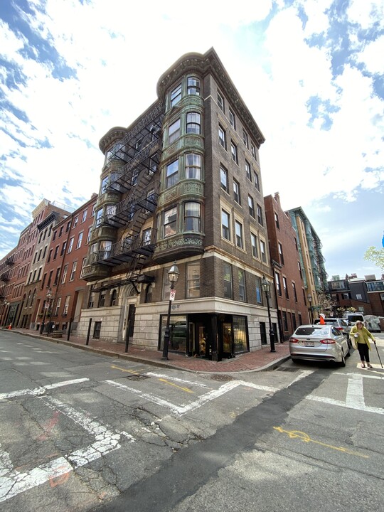 64 Revere St in Boston, MA - Building Photo