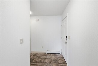 900 N Wesglenn Cir in Wasilla, AK - Building Photo - Building Photo