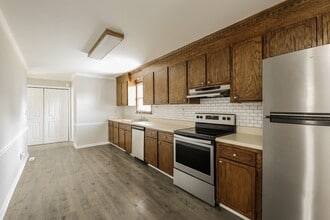 602 Creek Dr in Easley, SC - Foto de edificio - Building Photo