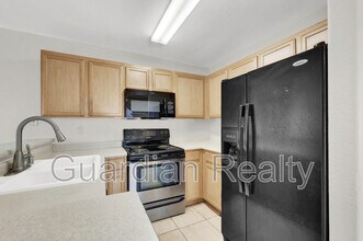 2974 Juniper Hills Blvd in Las Vegas, NV - Foto de edificio - Building Photo