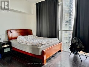 225 Webb Dr in Mississauga, ON - Building Photo - Building Photo