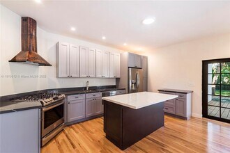 3718 Sheridan Ave in Miami Beach, FL - Building Photo - Building Photo