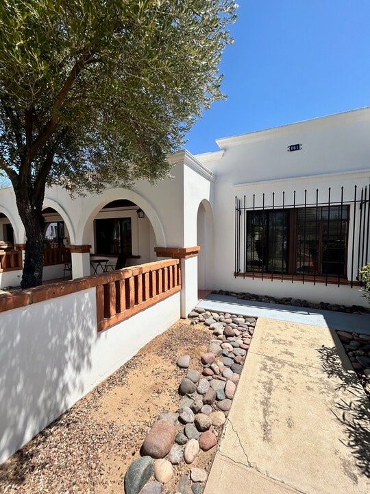 161 S Paseo Sarta in Green Valley, AZ - Building Photo