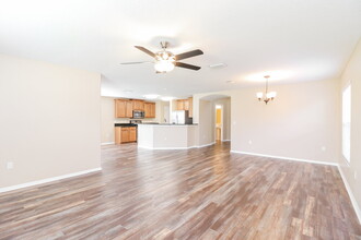 7614 Maroon Peak Dr in Ruskin, FL - Building Photo - Building Photo