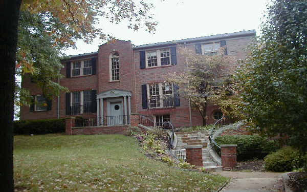 Clayton Condo in Clayton, MO - Foto de edificio - Building Photo