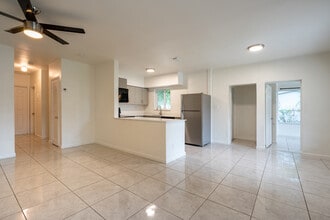 1317 NE 116th St in Miami, FL - Foto de edificio - Building Photo