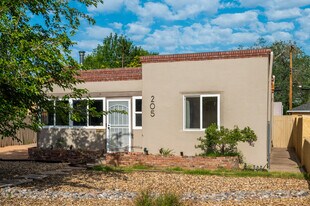 205 Richmond Dr SE in Albuquerque, NM - Building Photo