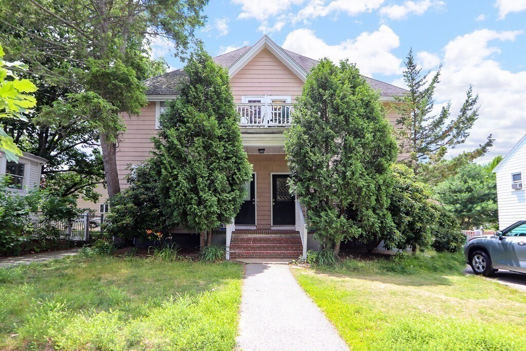 12 Frances St in Newton, MA - Building Photo