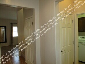 14120 W Country Gables Dr in Surprise, AZ - Foto de edificio - Building Photo