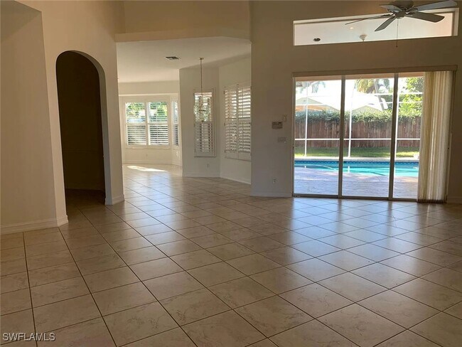 2727 13th St N in Naples, FL - Building Photo - Building Photo