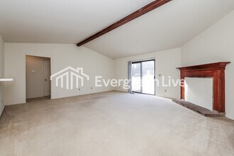 6850 Deer Bluff Dr in Dayton, OH - Building Photo - Building Photo