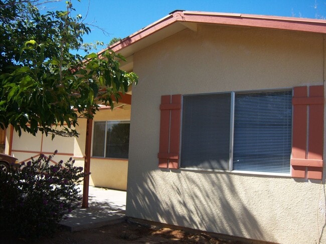 7616 Borrego Trail in Yucca Valley, CA - Building Photo - Building Photo
