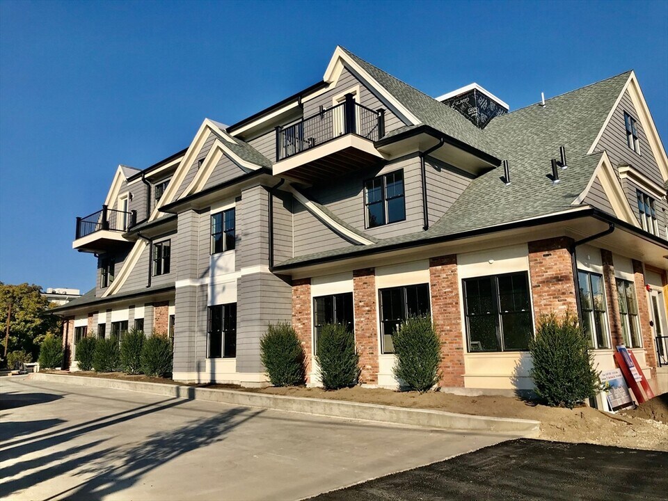 15 Oak St in Needham, MA - Building Photo