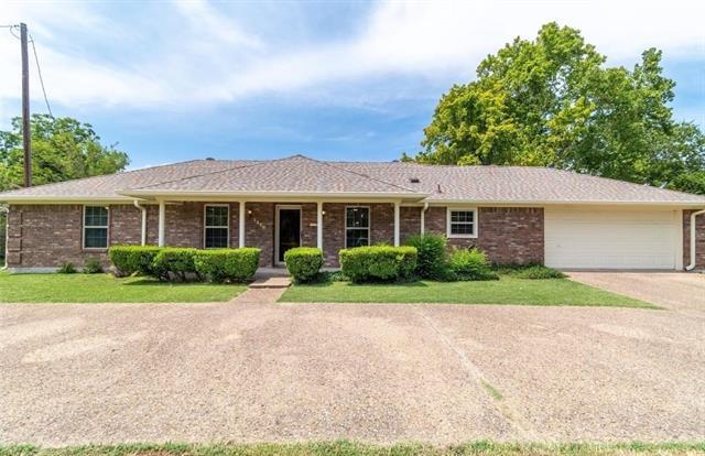 1310 S Jefferson St in Kaufman, TX - Building Photo