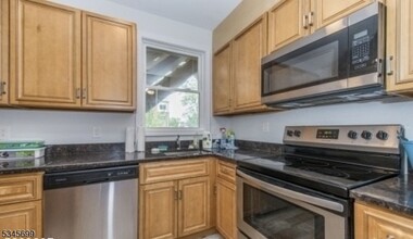 15 Olyphant Pl in Morristown, NJ - Building Photo - Building Photo