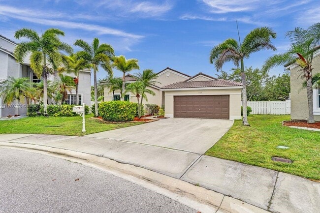 1063 Cedar Falls Dr in Weston, FL - Building Photo - Building Photo