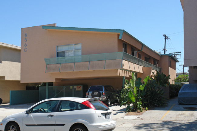 8560 Gregory Way in Los Angeles, CA - Foto de edificio - Building Photo