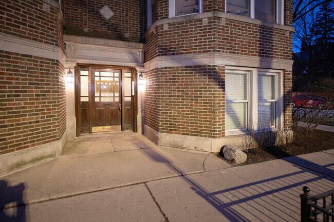 6042 N Kenmore Ave in Chicago, IL - Building Photo - Building Photo