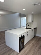 9735 NW 49th Terrace in Doral, FL - Foto de edificio - Building Photo