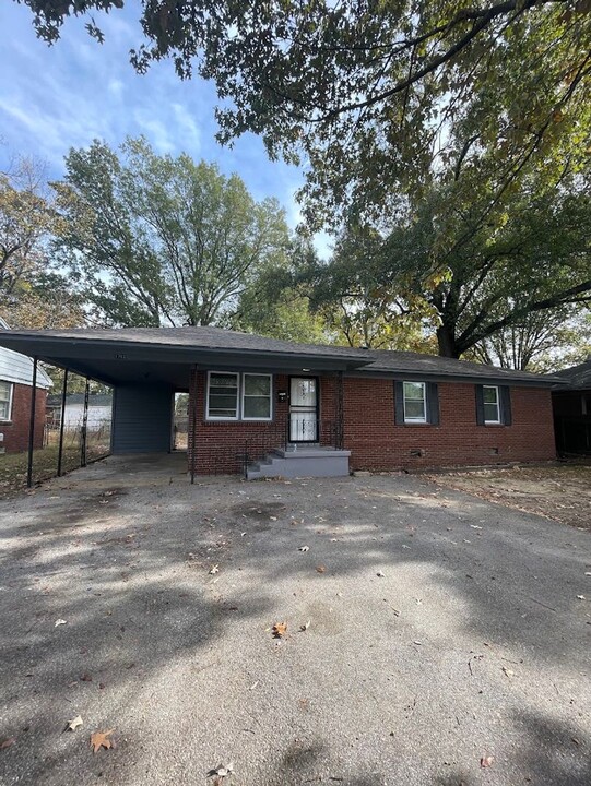 1762 S Perkins Rd in Memphis, TN - Building Photo