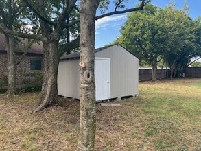821 Bayport Dr in Lancaster, TX - Building Photo - Building Photo