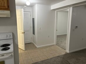 2370 Old River Rd, Unit F in Zanesville, OH - Building Photo - Building Photo