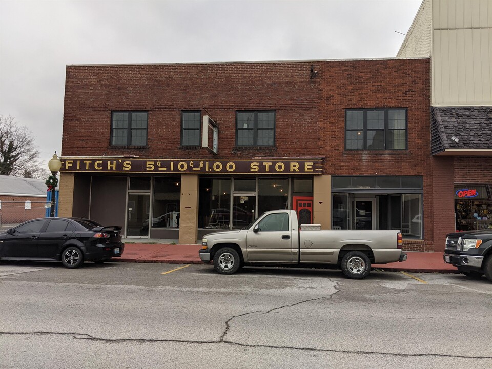 706 Market St-Unit -203 in Metropolis, IL - Building Photo
