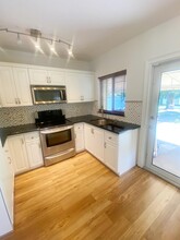 266 E 15th St in Hialeah, FL - Building Photo - Building Photo