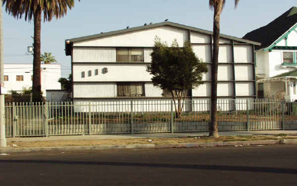 1118 S Lake in Los Angeles, CA - Building Photo - Building Photo