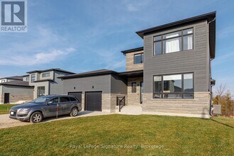 107 Sladden Ct in Blue Mountains, ON - Building Photo - Building Photo