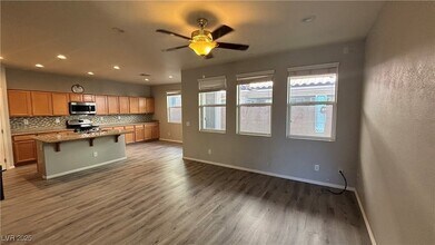 10228 Ruggles Mansion Ave in Las Vegas, NV - Building Photo - Building Photo