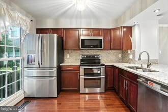 12863 Mill Brook Ct in Woodbridge, VA - Building Photo - Building Photo