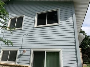 11101 Vessey Cir in Minneapolis, MN - Building Photo - Building Photo