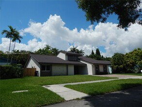 11530 SW 92nd St in Miami, FL - Building Photo - Building Photo