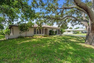 331 Burke Rd in Venice, FL - Building Photo - Building Photo