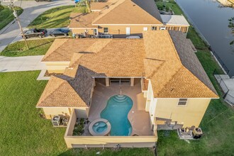 205 SE 4th Pl in Cape Coral, FL - Building Photo - Building Photo