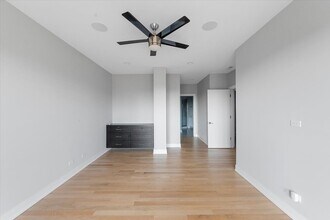 650 N Morgan St, Unit 404 in Chicago, IL - Foto de edificio - Building Photo