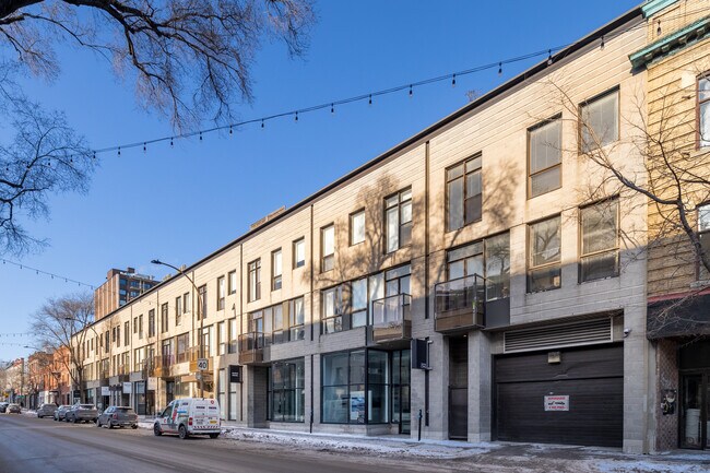 4815-4823 Saint-Laurent in Montréal, QC - Building Photo - Building Photo