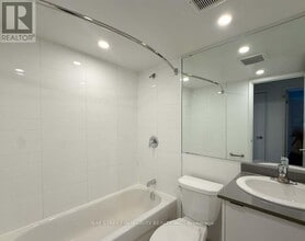 678 Queen St E in Toronto, ON - Building Photo - Building Photo