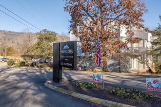 Arbors at Signal Mountain in Chattanooga, TN - Building Photo - Building Photo