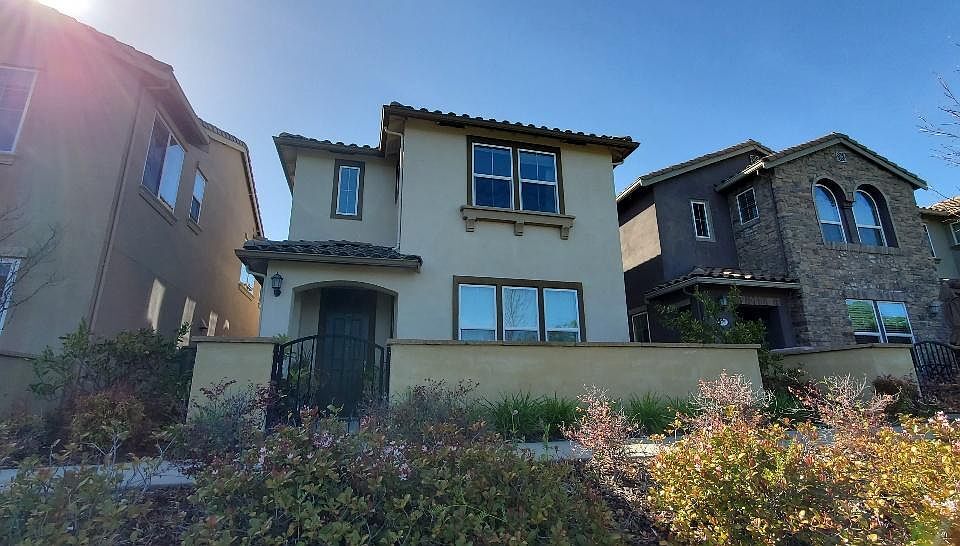 2097 Pasqual Dr in Roseville, CA - Foto de edificio