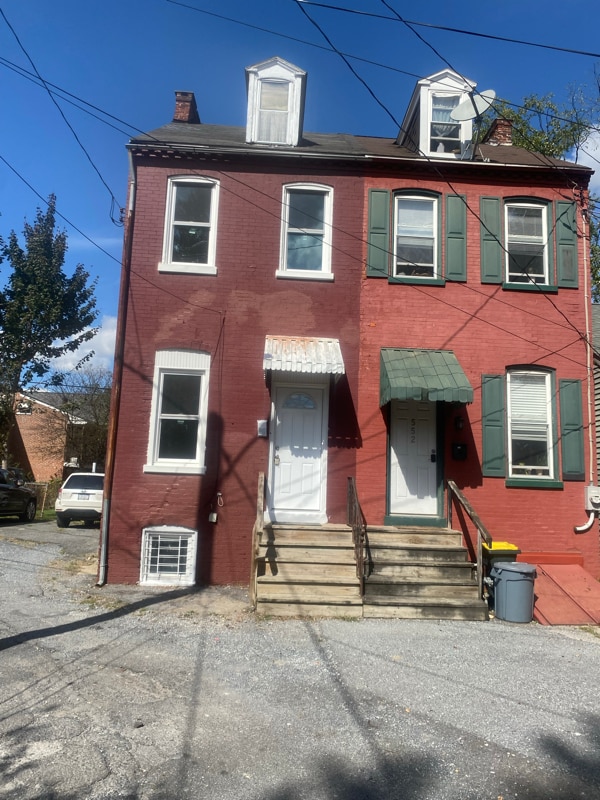 property at 552 1/2 W Grant St