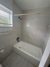 5067 NW 5th St, Unit A in Miami, FL - Foto de edificio - Building Photo