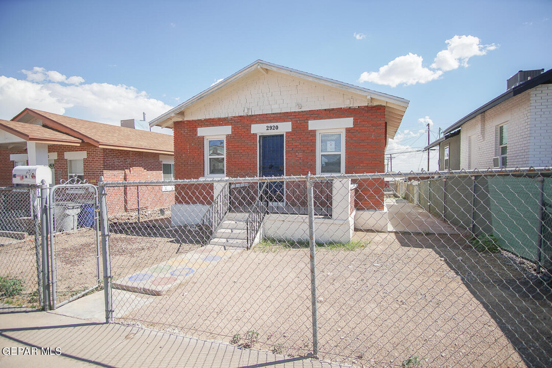 2920 Sacramento Ave in El Paso, TX - Building Photo